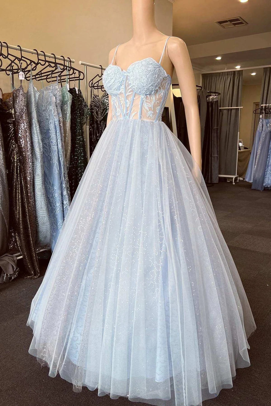 Vestido de fiesta con escote en forma de corazón y encaje floral en forma de A